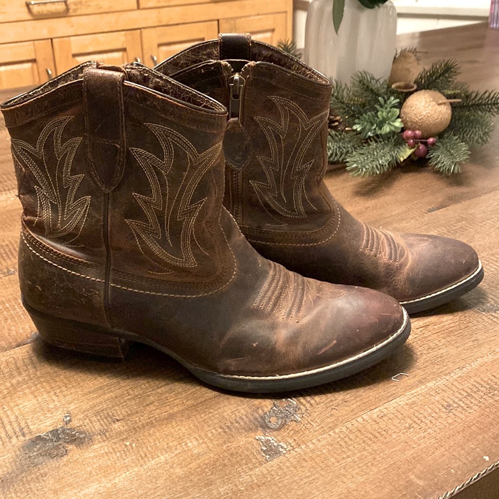 Ariat short boot